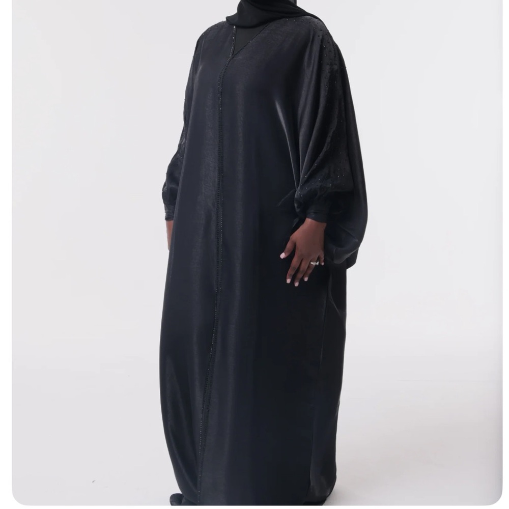 “Lulu Abaya” in Ebony